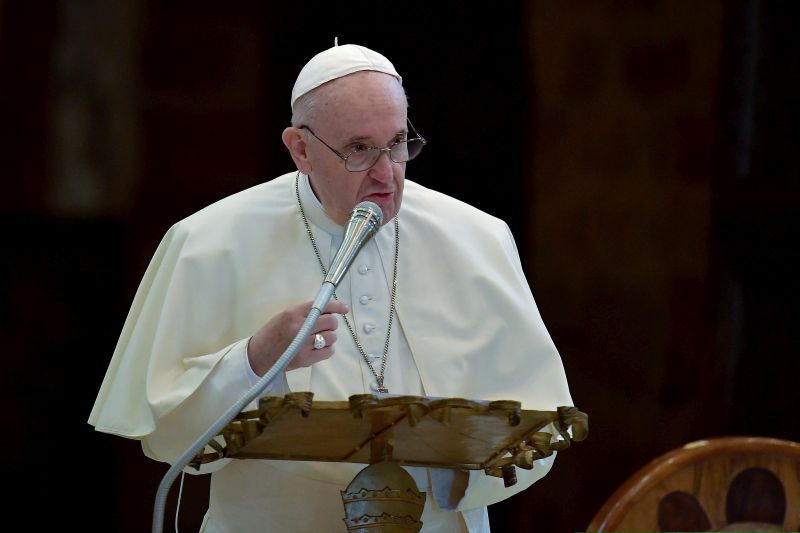 Papa “Disinnescare i conflitti col dialogo”