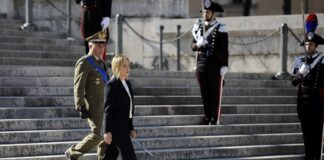 Meloni depone una corona d’alloro all’Altare della Patria