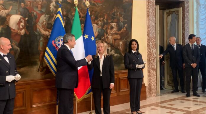 A Palazzo Chigi il passaggio di consegne fra Mario Draghi e il nuovo premier Giorgia Meloni