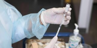 A 101 anni si vaccina contro il covid