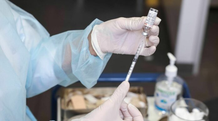 A 101 anni si vaccina contro il covid