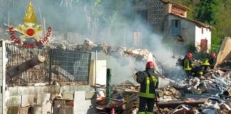 Esplosione in una palazzina a Lucca, una vittima