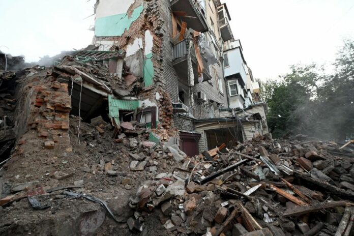 Debris removal after russian missile attack continues in Zaporizhzhia