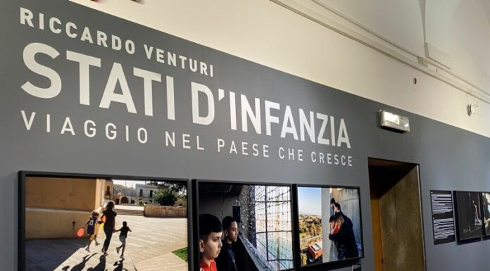 “Stati d’infanzia”, una mostra racconta la povertà educativa in Italia