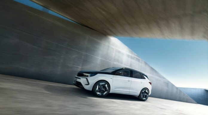 Nuovo Opel Grandland GSe, SUV ad alte prestazioni