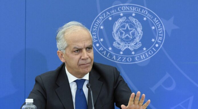 Immigrazione, Piantedosi “Ci faremo carico solo di esigenze umanitarie”