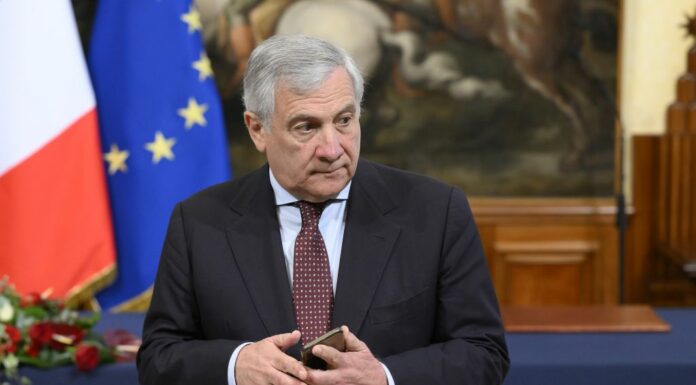 Migranti, Tajani “Linea dura con le Ong, serve un patto a livello Ue”