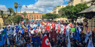 Manifestazione contro il caro-bollette a Palermo