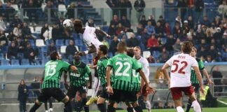 Pinamonti replica ad Abraham, Sassuolo-Roma 1-1