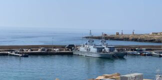 Continuano gli sbarchi di migranti a Lampedusa, neonato trovato morto