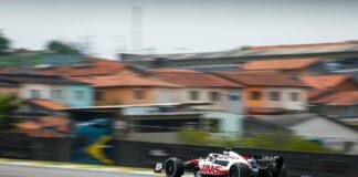 Pole Magnussen per la sprint in Brasile, male le Ferrari