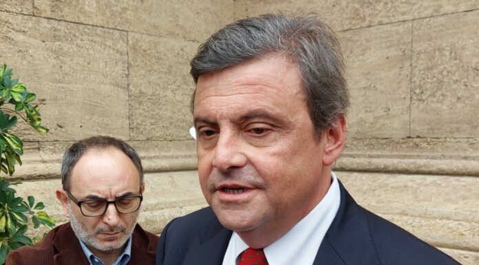 Migranti, Calenda “Francia ha esagerato, ma serve ricucire il rapporto”