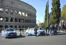 Un gruppo di giovani crea panico al Colosseo, aggrediti i vigili urbani
