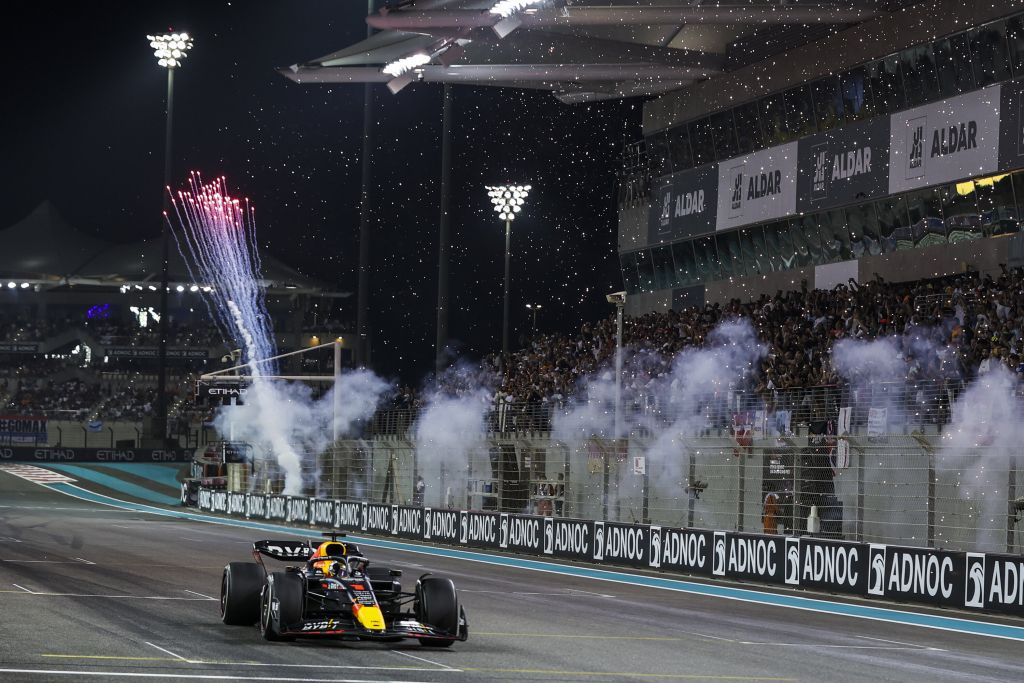 Verstappen vince ad Abu Dhabi, Leclerc 2° in gara e nel Mondiale Verstappen vince ad Abu Dhabi, Leclerc 2° in gara e nel Mondiale