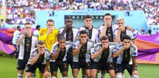 Bocca “tappata”, i giocatori della Germania contro la Fifa