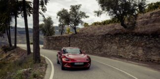 Con la Mazda MX-5 2023 più scelta ed eleganza
