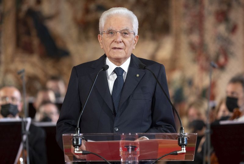 Mattarella “Violenza contro le donne aperta violazione diritti umani”