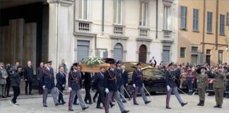 Maroni, a Varese i funerali di Stato. Meloni “Italia fortunata a poter contare su di lui”