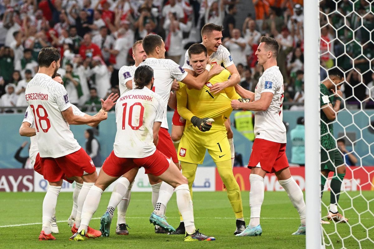 La Polonia piega l’Arabia Saudita 2-0 con un super Szczesny