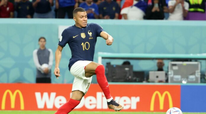 La Francia supera 2-1 la Danimarca e accede agli ottavi