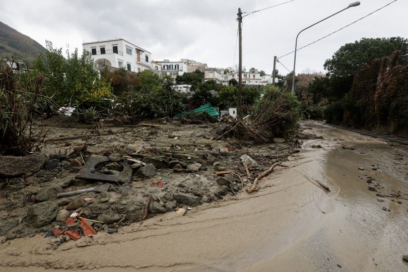 Frana a Ischia, i soccorritori alla ricerca dei dispersi