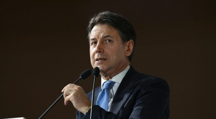 Ucraina, Conte “Inviare armi non può più essere la soluzione”