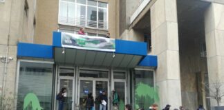 Milano, Attivisti ambientalisti imbrattano sede Rai