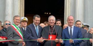 Brugnaro e Salvini inaugurano barriere di vetro a protezione Basilica San Marco