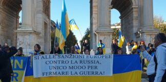 Manifestazione per l’Ucraina a Milano. Calenda “Non c’è pace senza libertà”