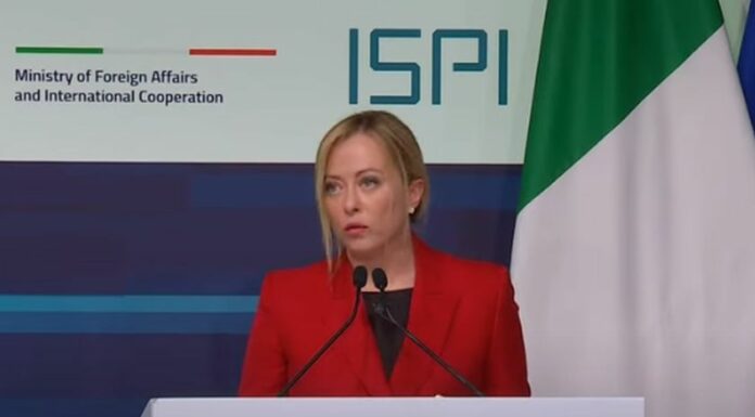 Immigrazione, Meloni “Flusso ingestibile, serve collaborazione Ue”