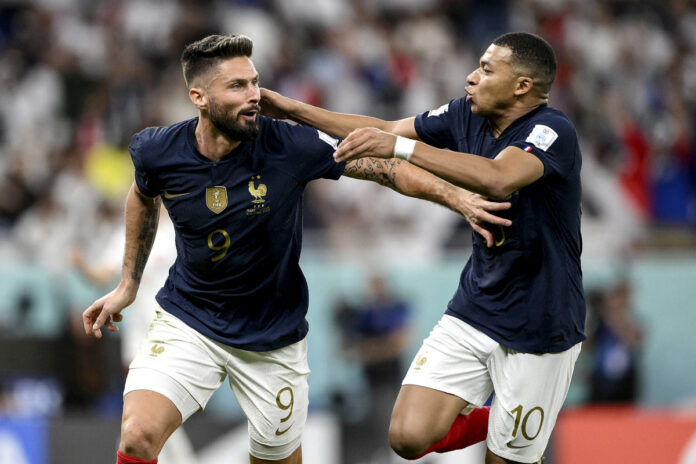 FUSSBALL WM 2022 Achtelfinale Frankreich - Polen 04.12.2022 v. li., Frankreich Jubel nach dem Tor zum 1 - 0 durch den To