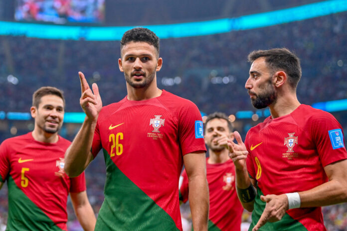 FUSSBALL WM 2022 Achtelfinale Portugal - Schweiz 06.12.2022 Jubel: Raphael Guerreiro, Goncalo Ramos und Bruno Fernandes
