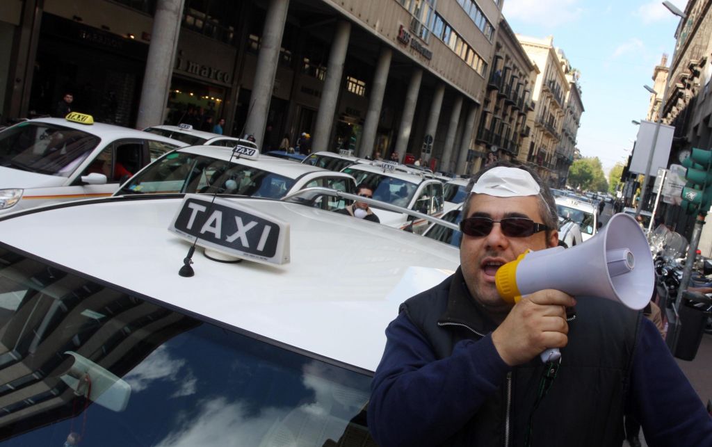 Contributi taxisti cooperative a Palermo, ok dal Giudice del Lavoro