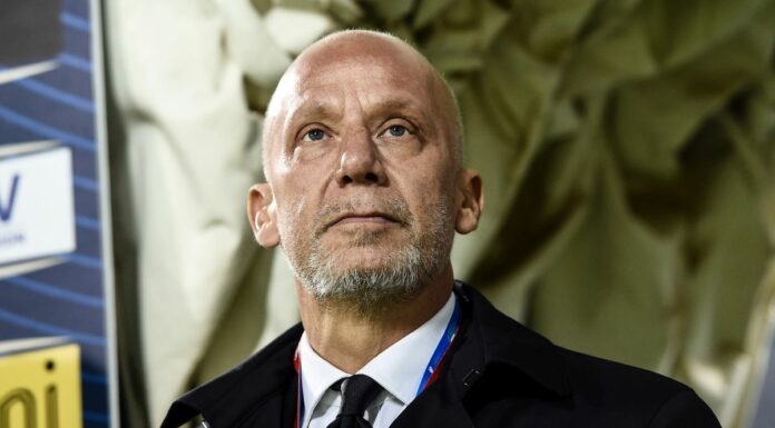 Vialli “Sospendo temporaneamente i miei impegni”