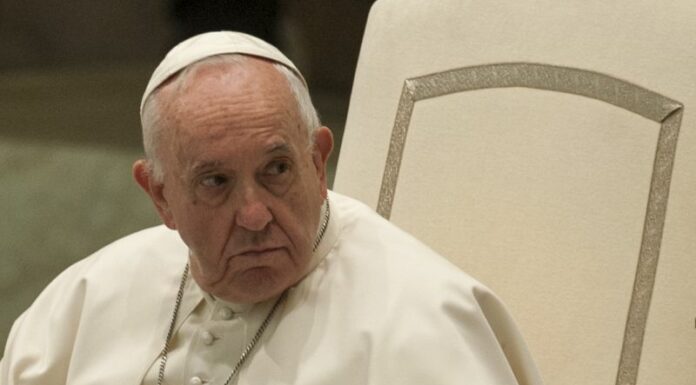 Papa “Ho già firmato le dimissioni in caso d’impedimento medico”