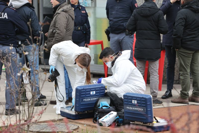 Agguato a Milano, ucciso il titolare di un bar