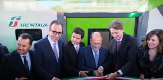 Il Blues del Regionale di Trenitalia corre sui binari della Sicilia