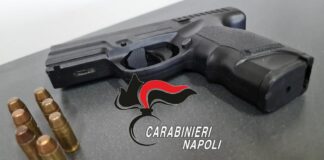 Padre e figlio rapinano sala slot nel Napoletano, arrestati
