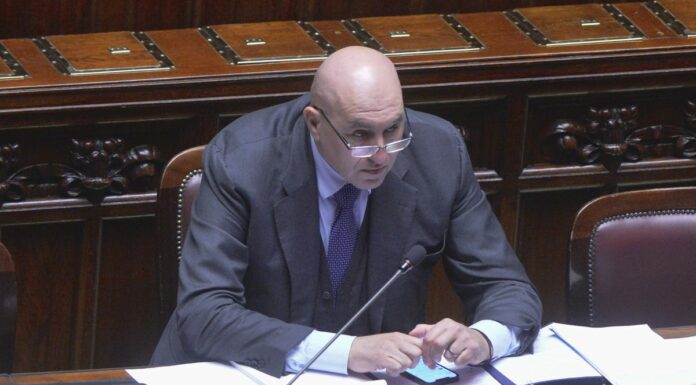 Crosetto “Mandare via i burocrati del no o l’Italia non riparte”