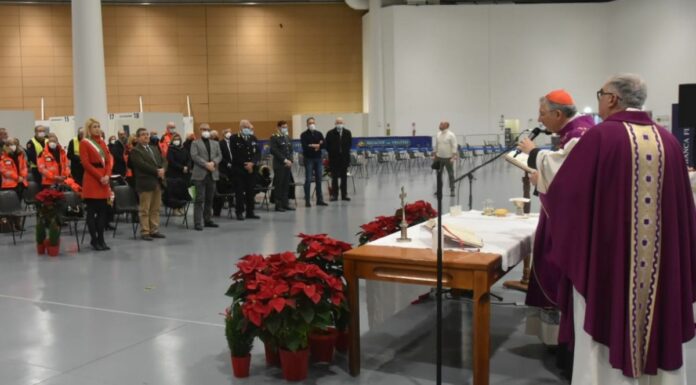 L’assessore Besio alla Messa di Natale nell’hub vaccinale