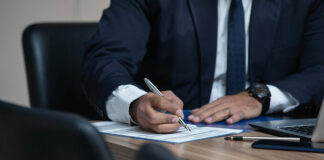 La figura del libero professionista giuslavorista firma contratto