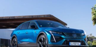 Innovativa e sorprendente la nuova Peugeot 408