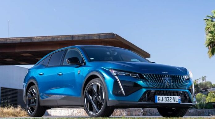 Innovativa e sorprendente la nuova Peugeot 408