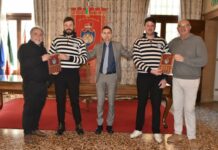 Premiati i due gondolieri che avevano salvato un uomo dall’annegamento
