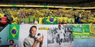 Tifosi in fila dall’alba per l’ultimo saluto a Pelè