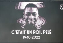 Corteo funebre per le vie di Santos, ultimo saluto a Pelè