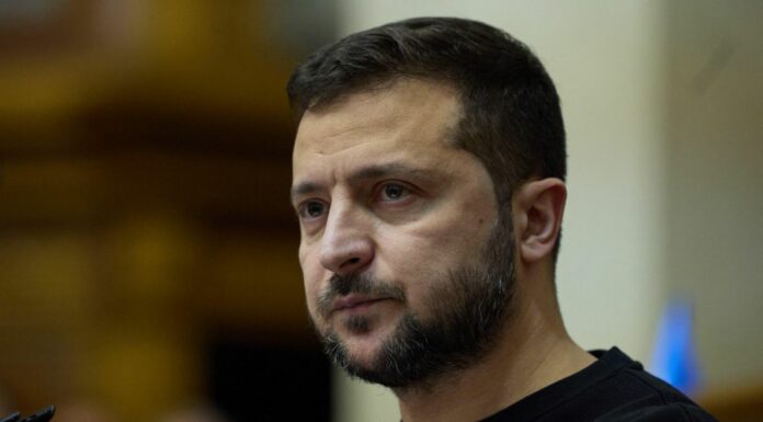 Zelensky “Tregua russa solo per preparare nuovi attacchi”