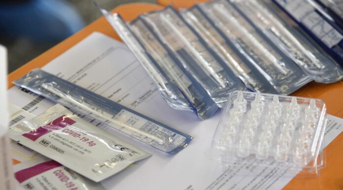 Covid, in lieve aumento incidenza settimanale, stabili Rt e intensive