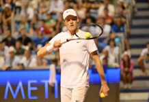 Problemi all’anca per Sinner, fuori ai quarti ad Adelaide