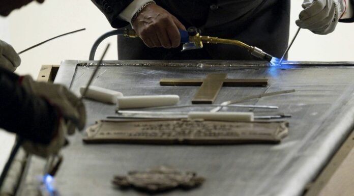 Aperte le Grotte Vaticane per omaggio alla tomba di Ratzinger